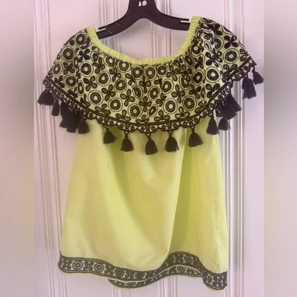 crown & ivy Lime Green Embroidered Tassel Blouse - Picture 2 of 6